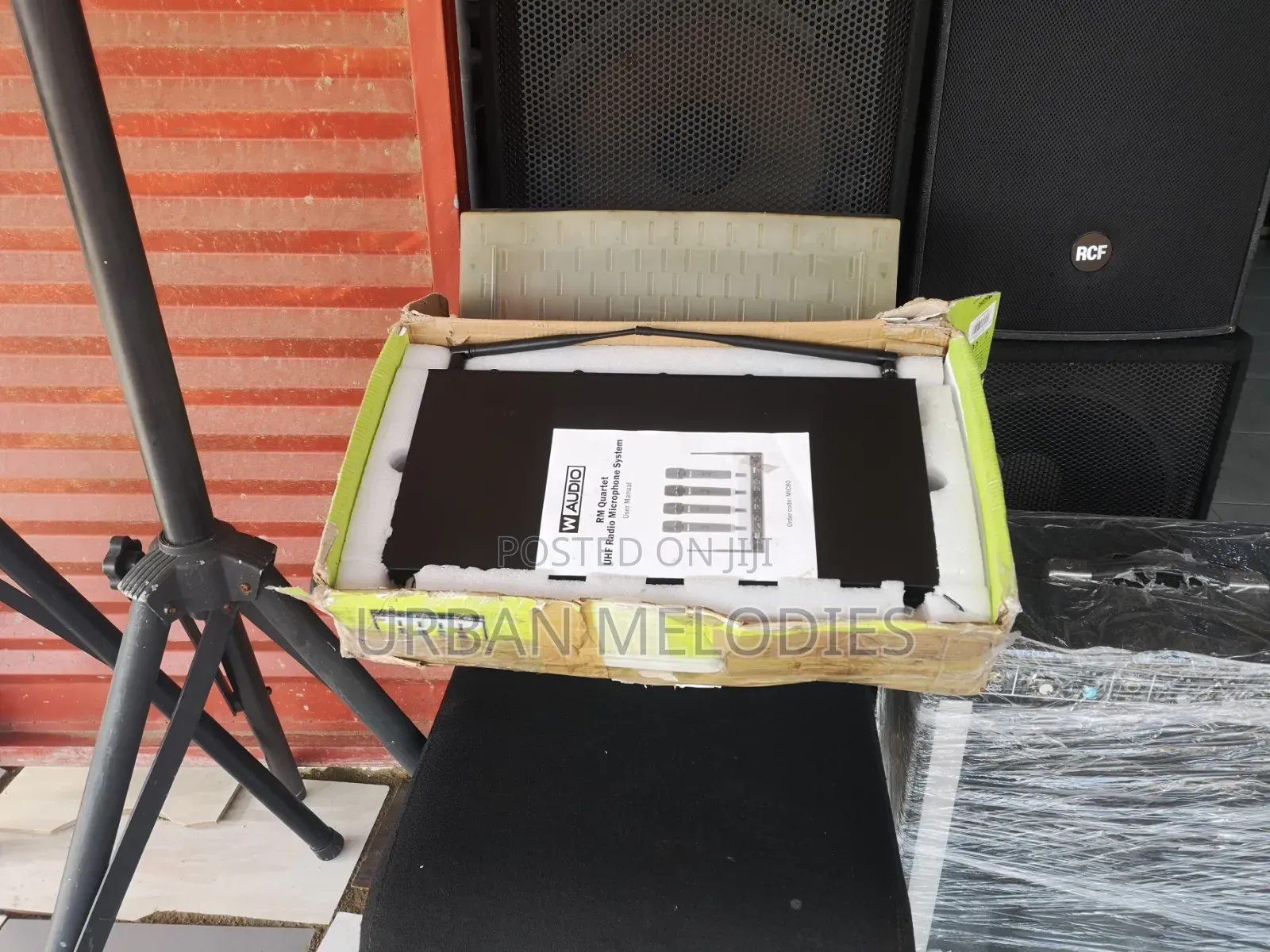 W Audio Rm Quartet Uhf Radio Microphone System