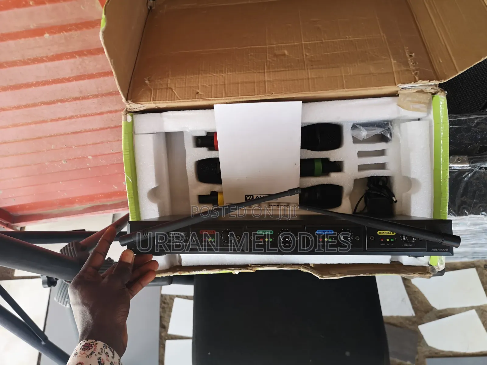 W Audio Rm Quartet Uhf Radio Microphone System