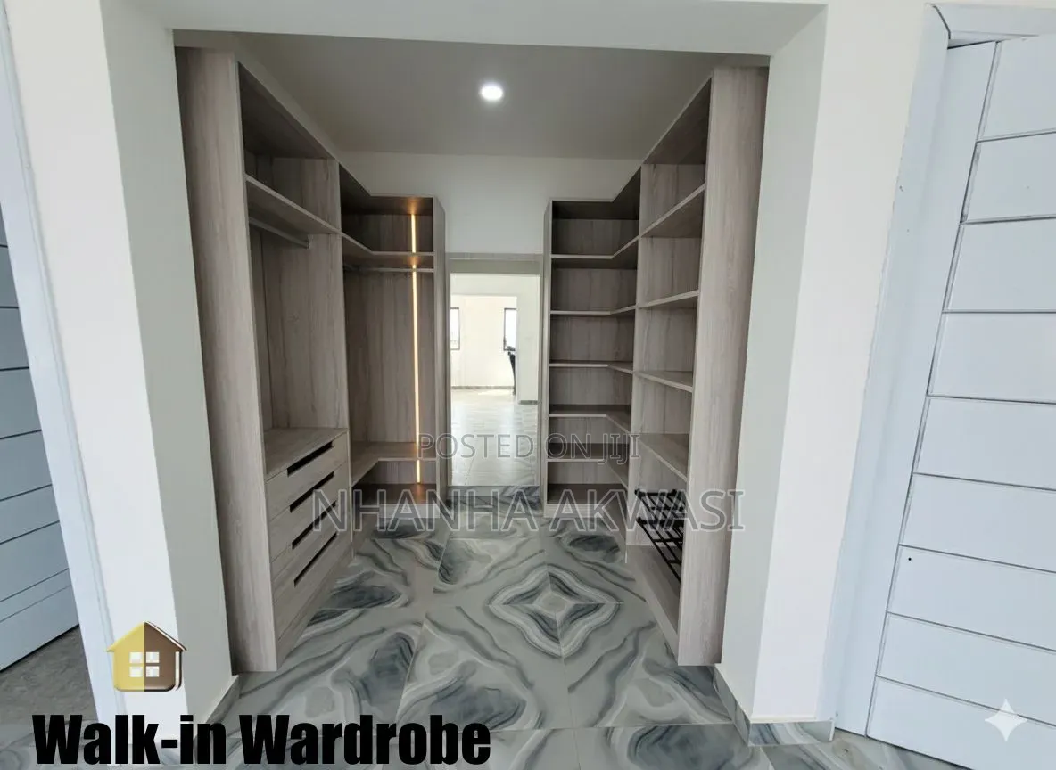 3bdrm House in 3Bedrooms House, Sakumono for sale