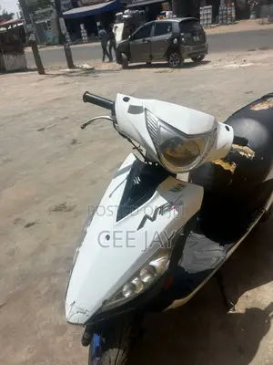 Suzuki GSR 2025 White