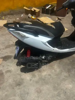 Suzuki GSR 2025 White
