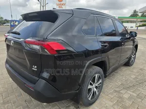 Toyota RAV4 LE AWD 2020 Black