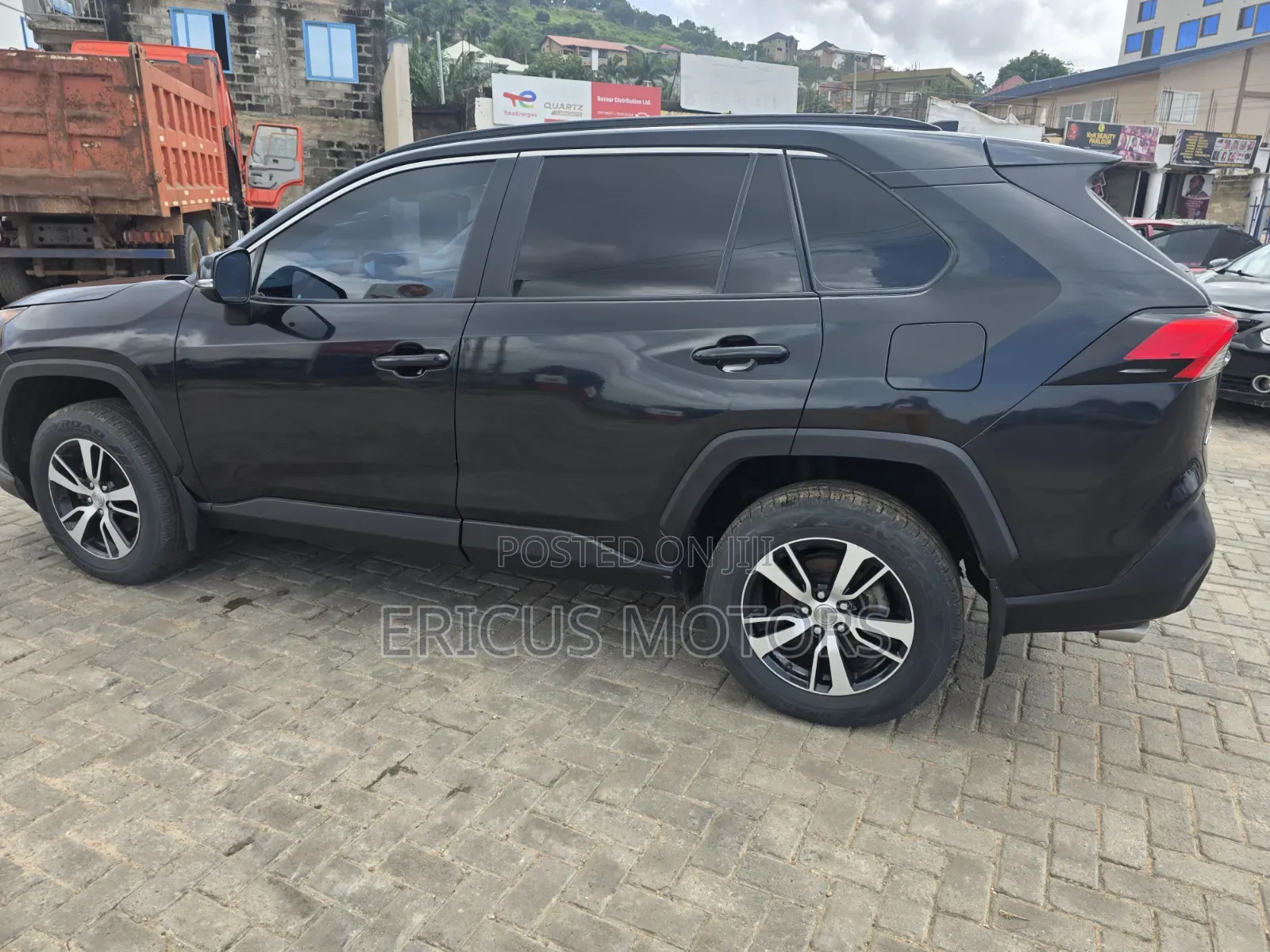 Toyota RAV4 LE AWD 2020 Black
