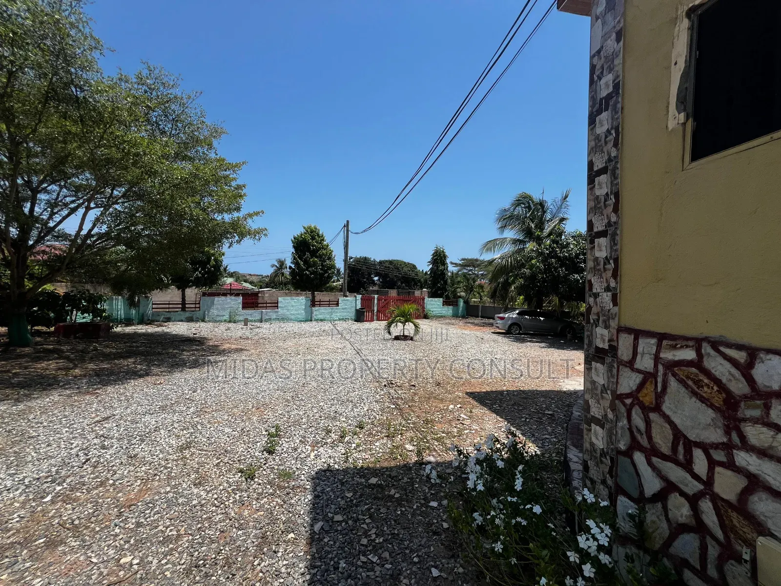 10bdrm House in Kokrobite, Ga South Municipal for sale
