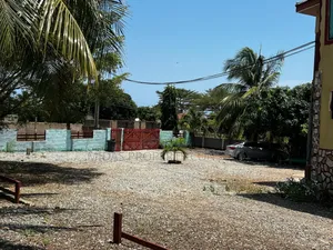 10bdrm House in Kokrobite, Ga South Municipal for sale