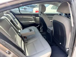 Hyundai Elantra Limited 2020 Gray
