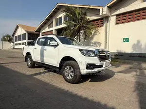 New Nissan Pick-Up 2025 White