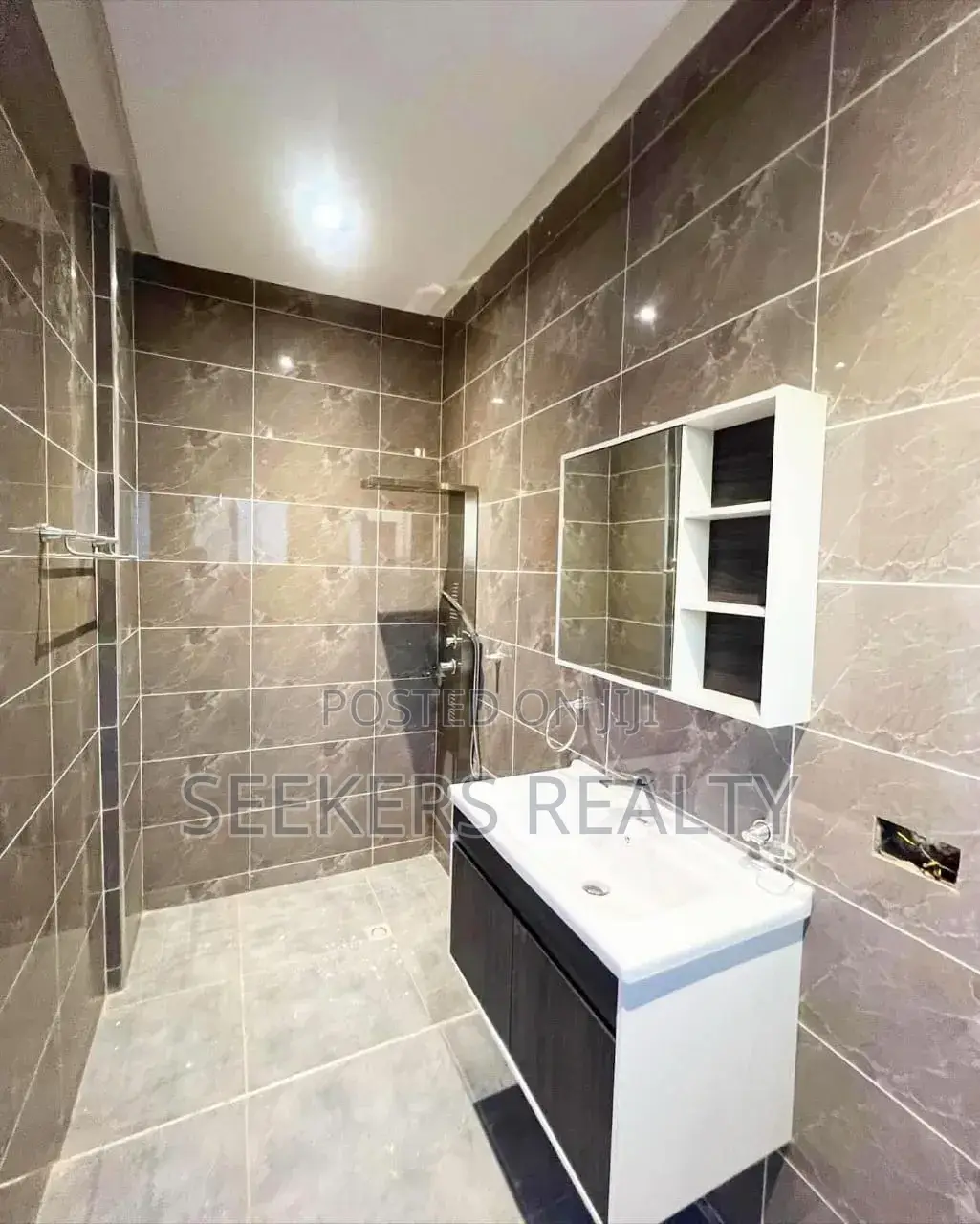 2bdrm Apartment in Seekers Realty, Ability for rent