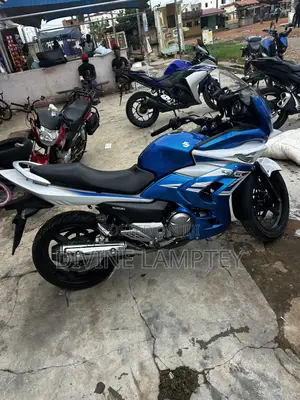 Suzuki GSR 2023 Blue