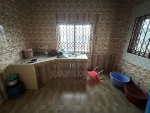6bdrm House in Tema Metropolitan for sale