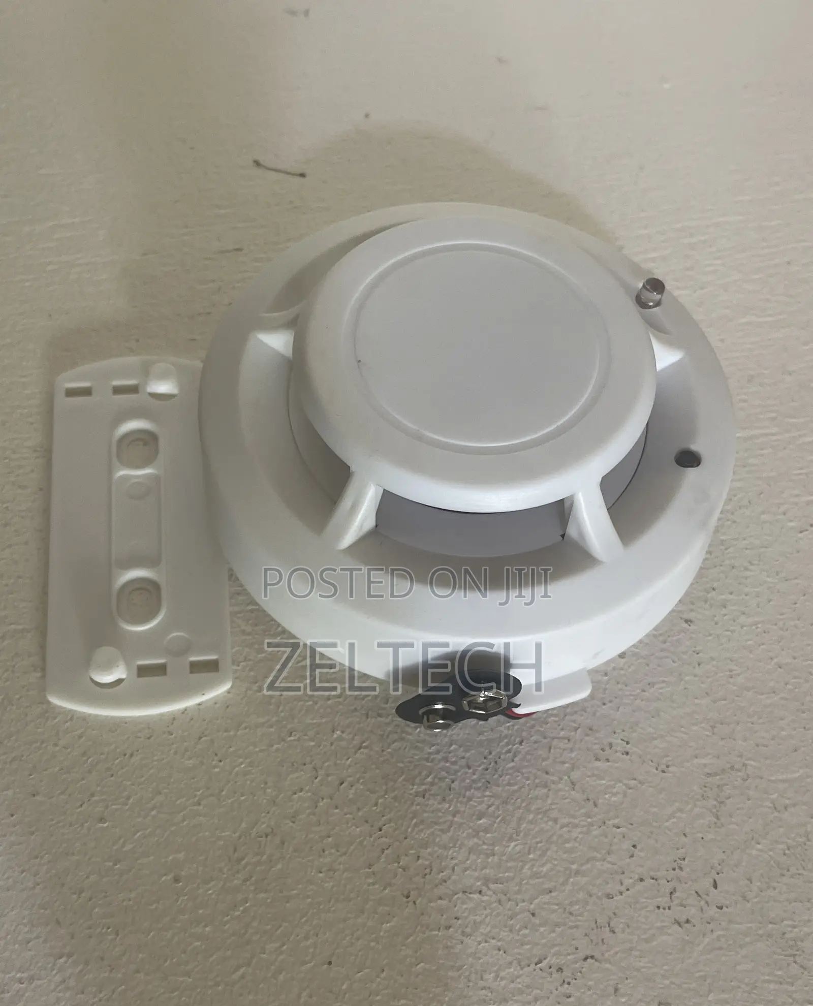 Independent Battery Smoke Detector