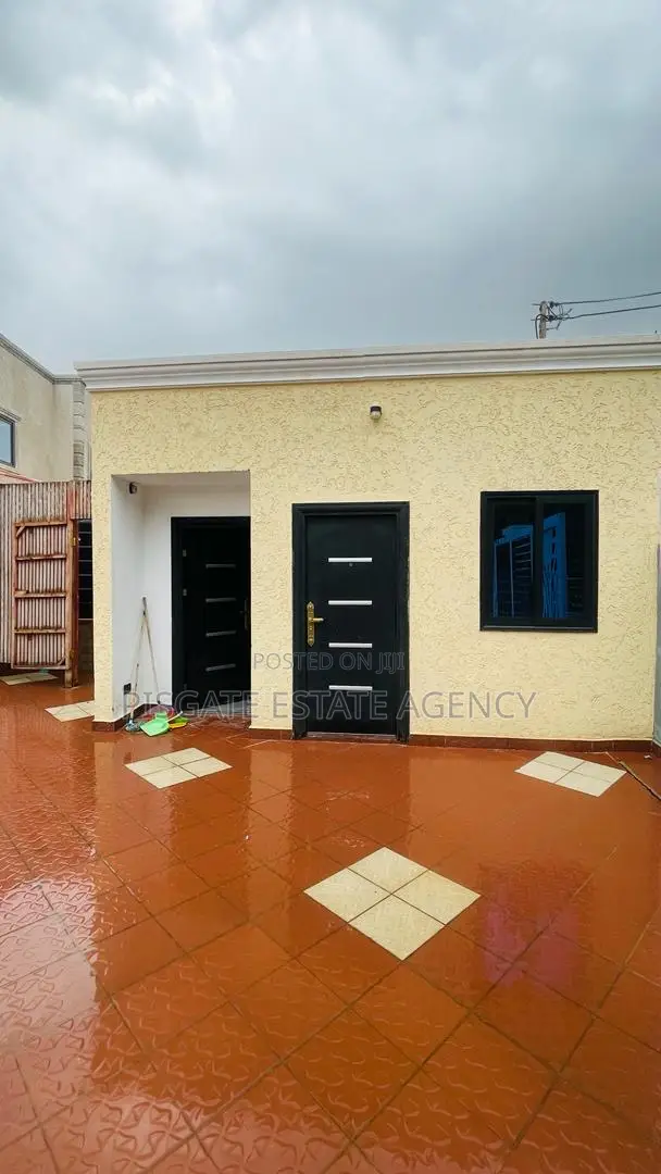 4bdrm House in Kwabenya for sale