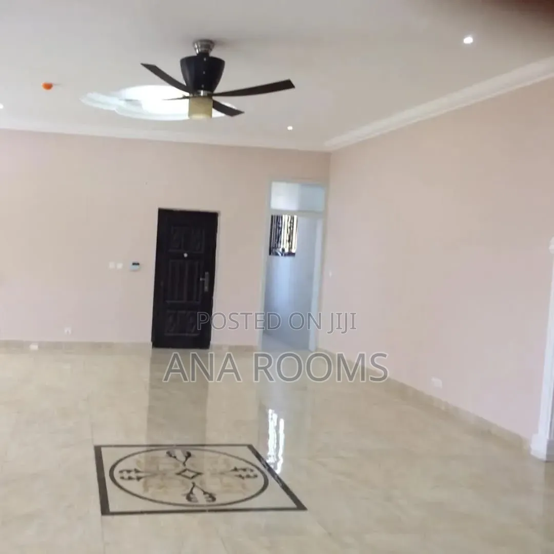 3bdrm House in Community 22, Tema Metropolitan for rent