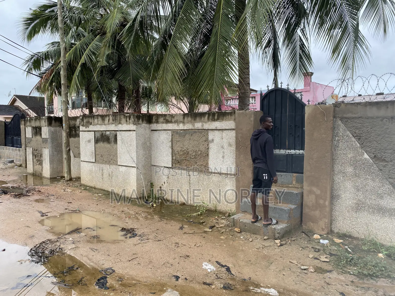 6bdrm House in Luda Estate, Old Barrier for sale