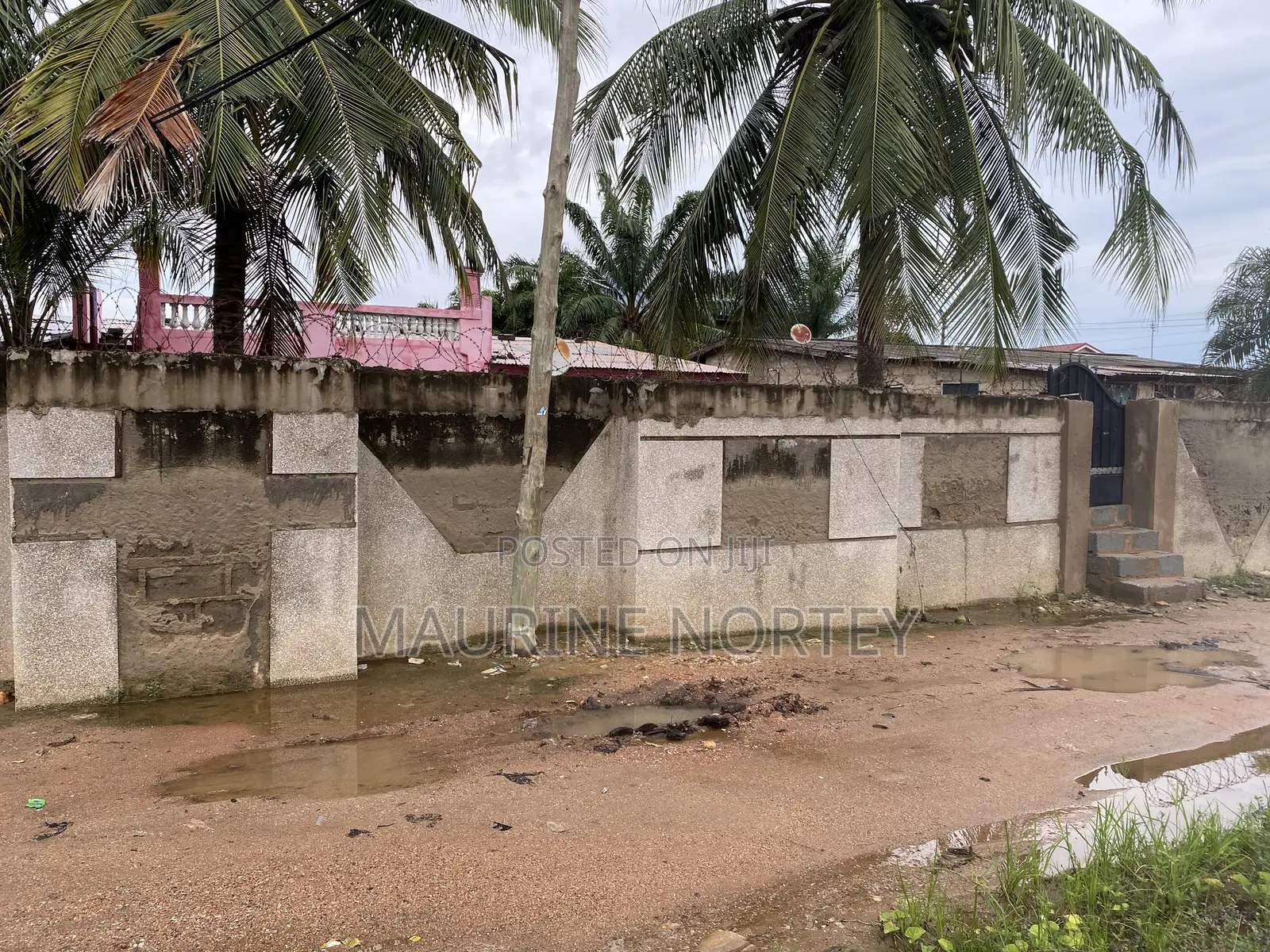 6bdrm House in Luda Estate, Old Barrier for sale