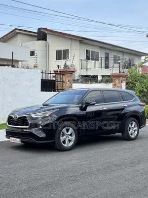 Toyota Highlander LE 2021 Black