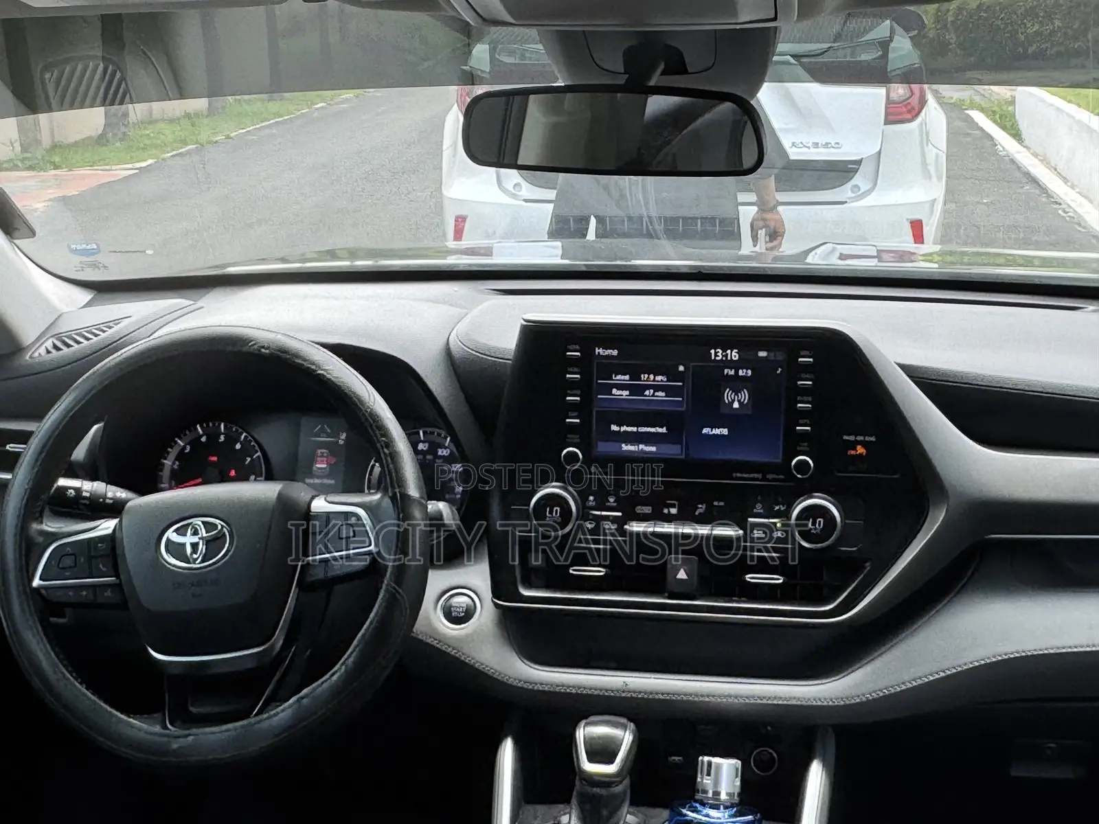 Toyota Highlander LE 2021 Black
