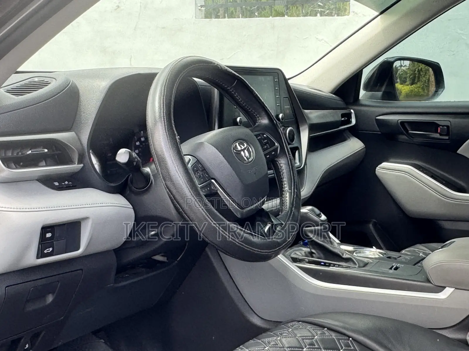 Toyota Highlander LE 2021 Black