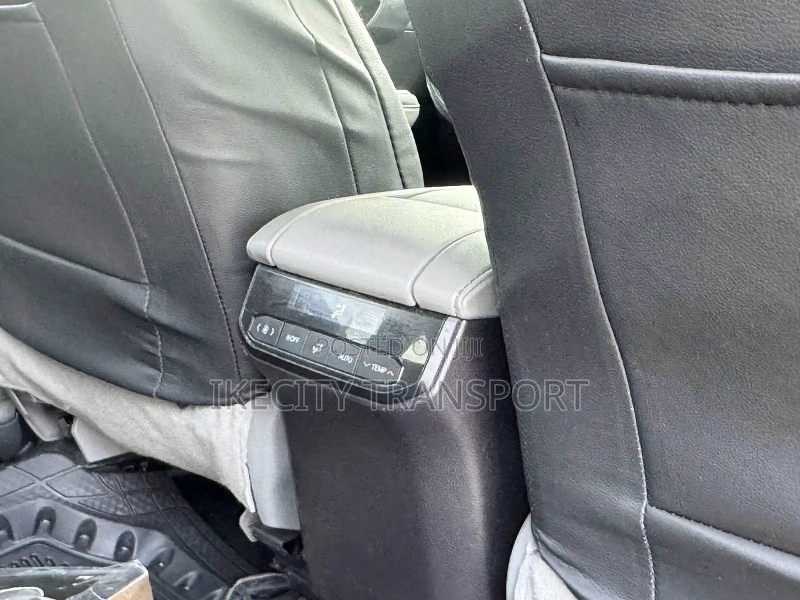 Toyota Highlander LE 2021 Black