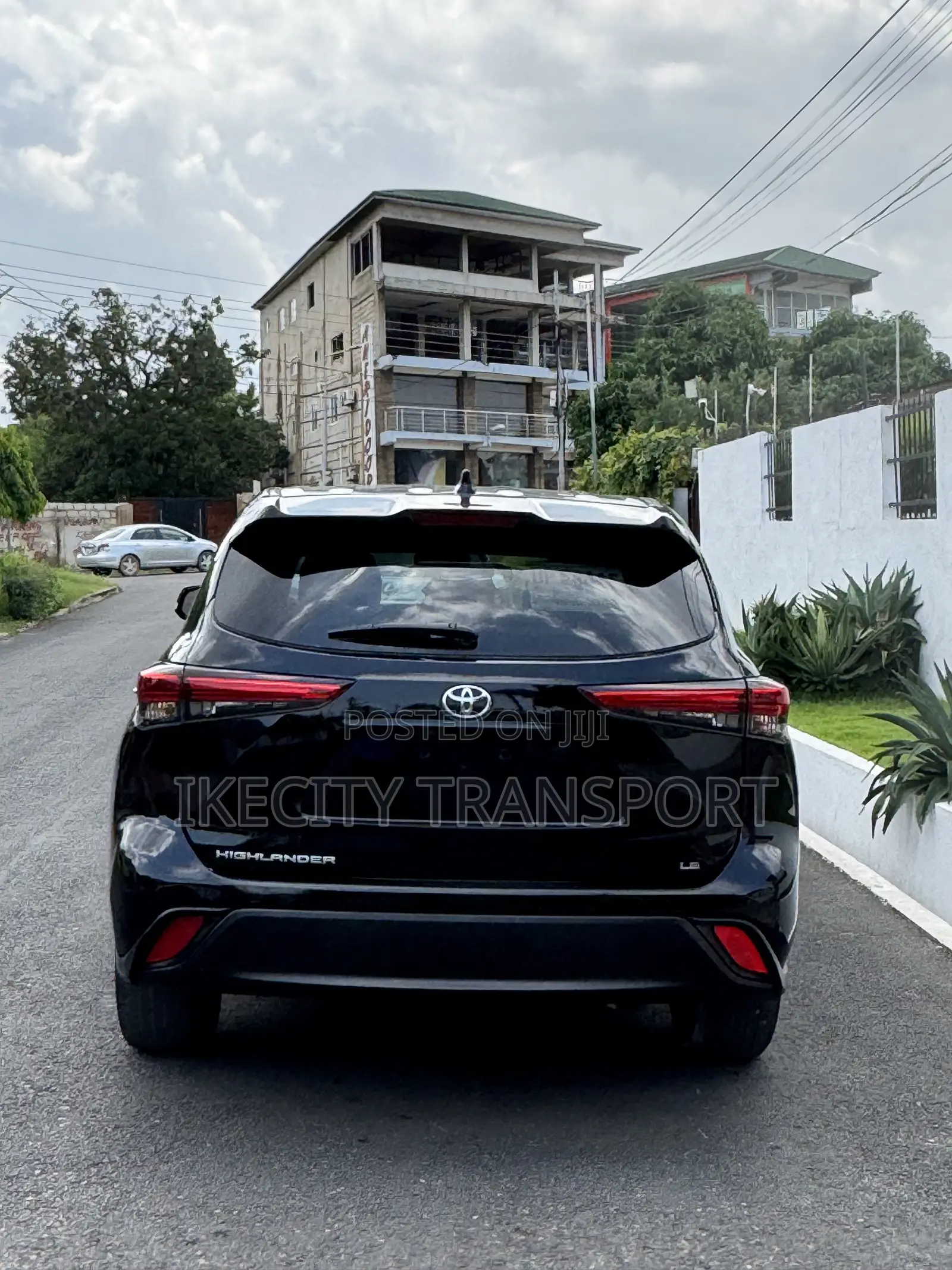Toyota Highlander LE 2021 Black
