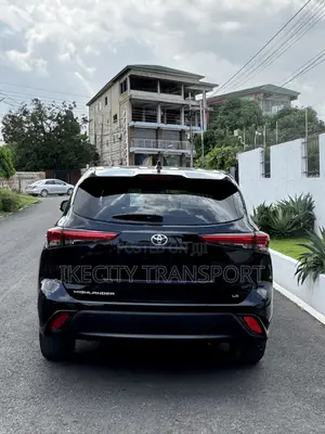 Toyota Highlander LE 2021 Black