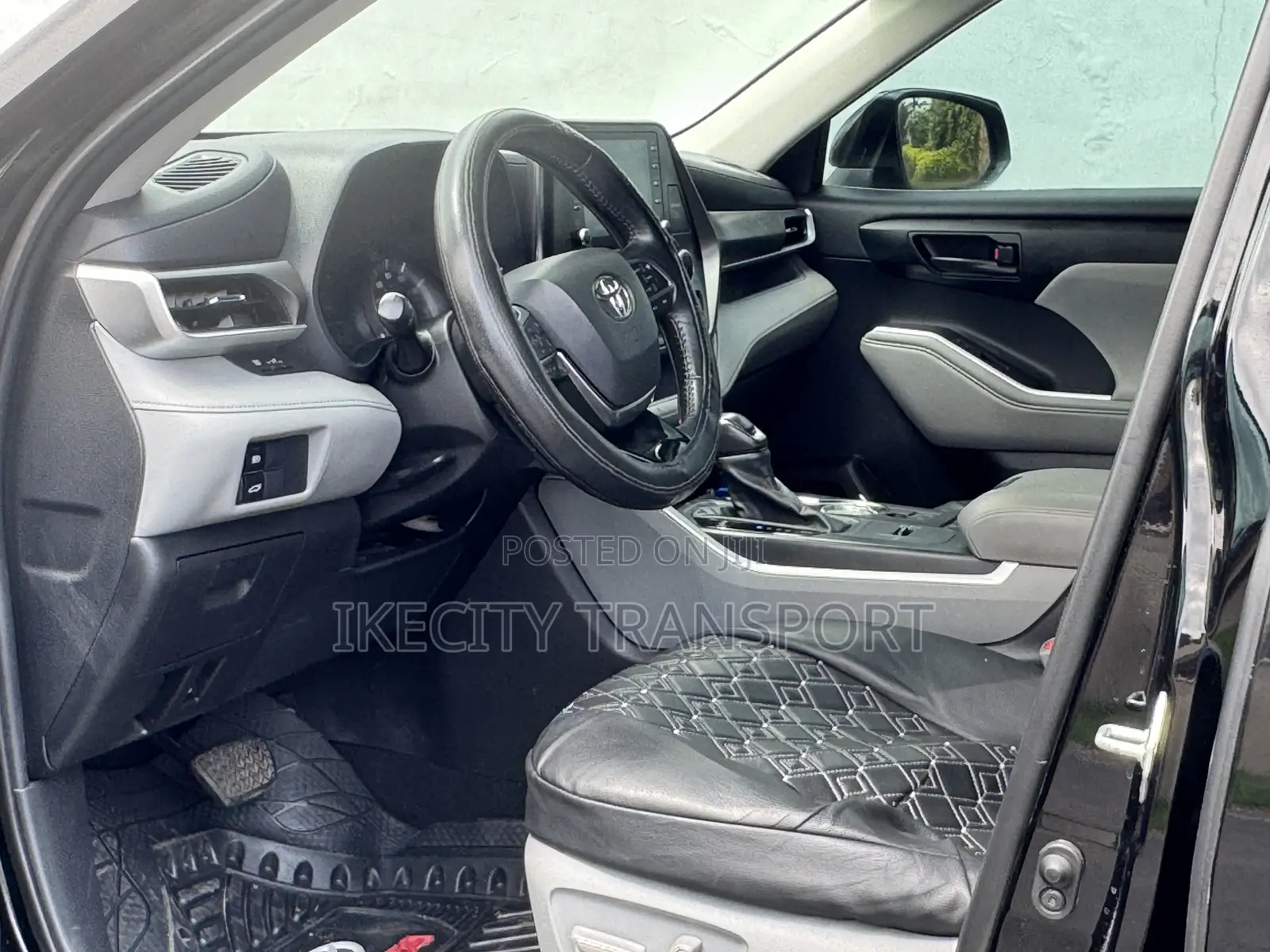 Toyota Highlander LE 2021 Black