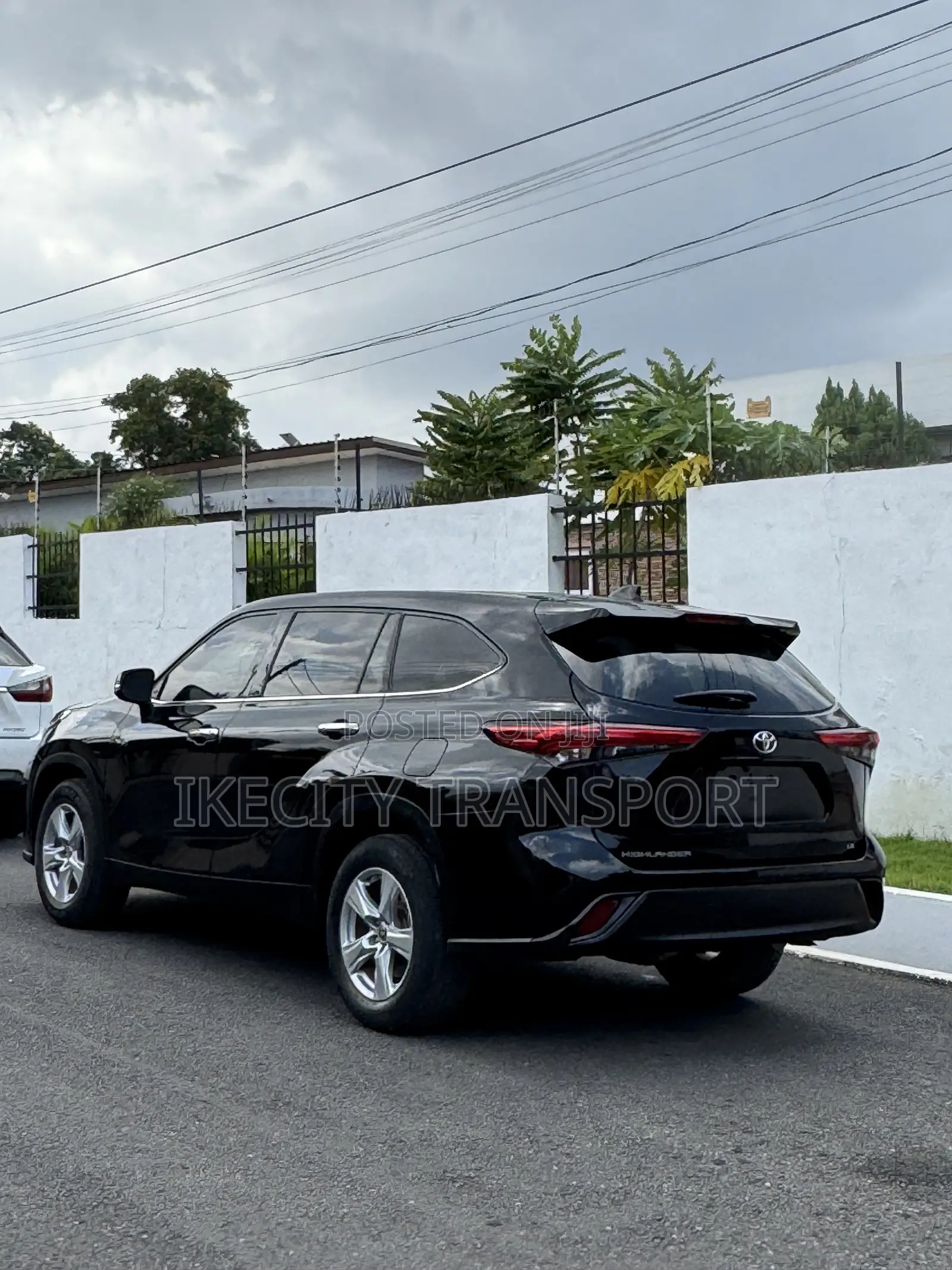 Toyota Highlander LE 2021 Black