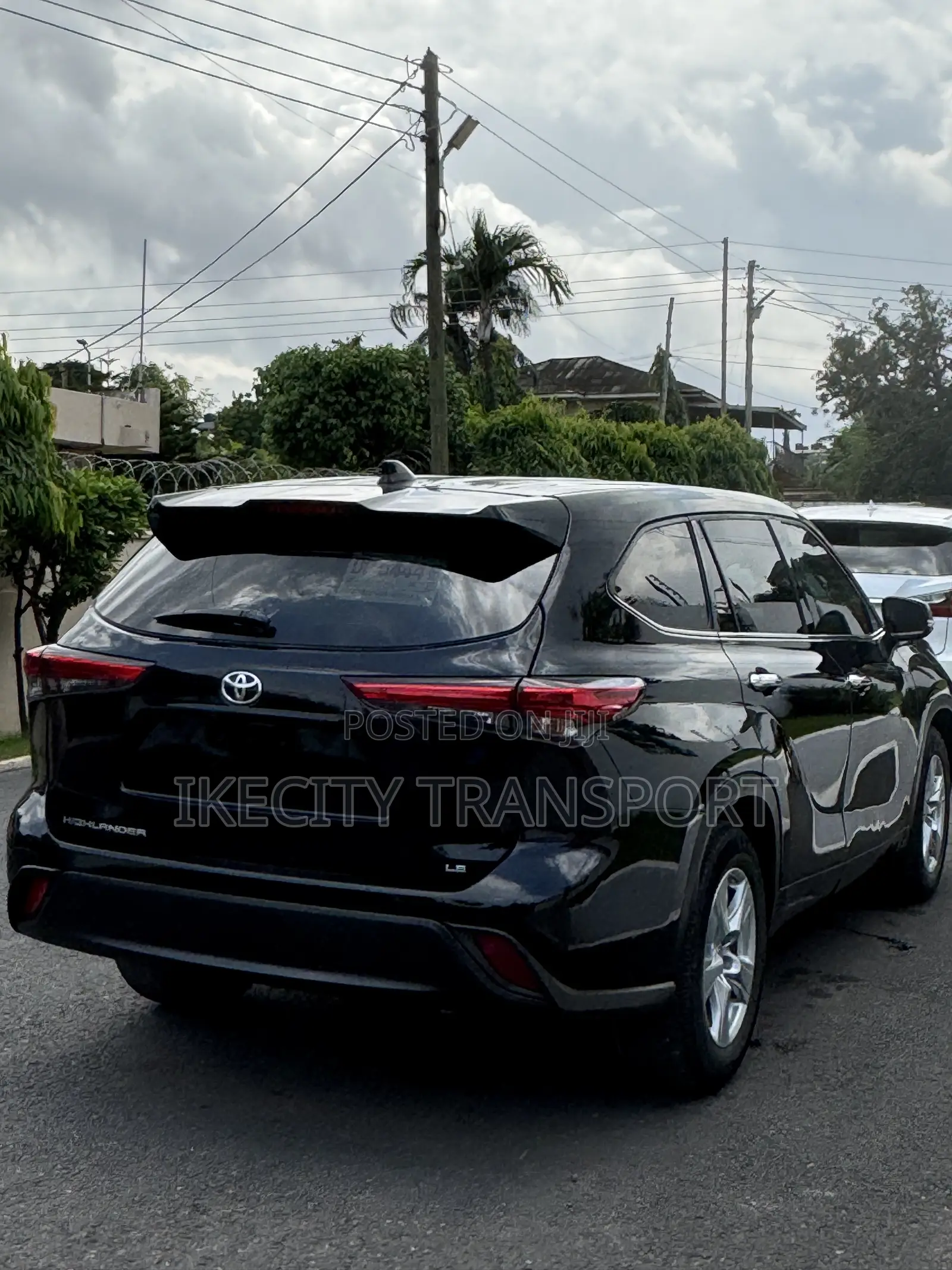 Toyota Highlander LE 2021 Black