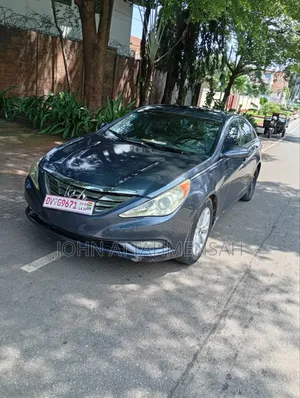 Hyundai Sonata Limited 2.0T Sedan (2.0L 4cyl 6A) 2013 Blue