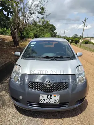 Toyota Yaris Base Hatchback 3dr 2010 Silver