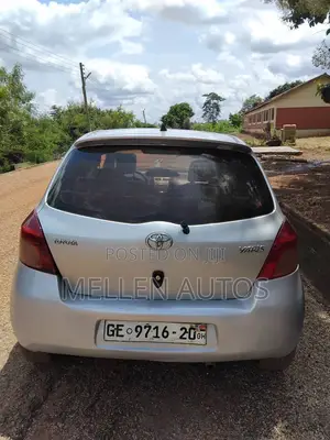 Toyota Yaris Base Hatchback 3dr 2010 Silver