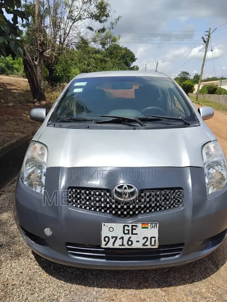 Toyota Yaris Base Hatchback 3dr 2010 Silver