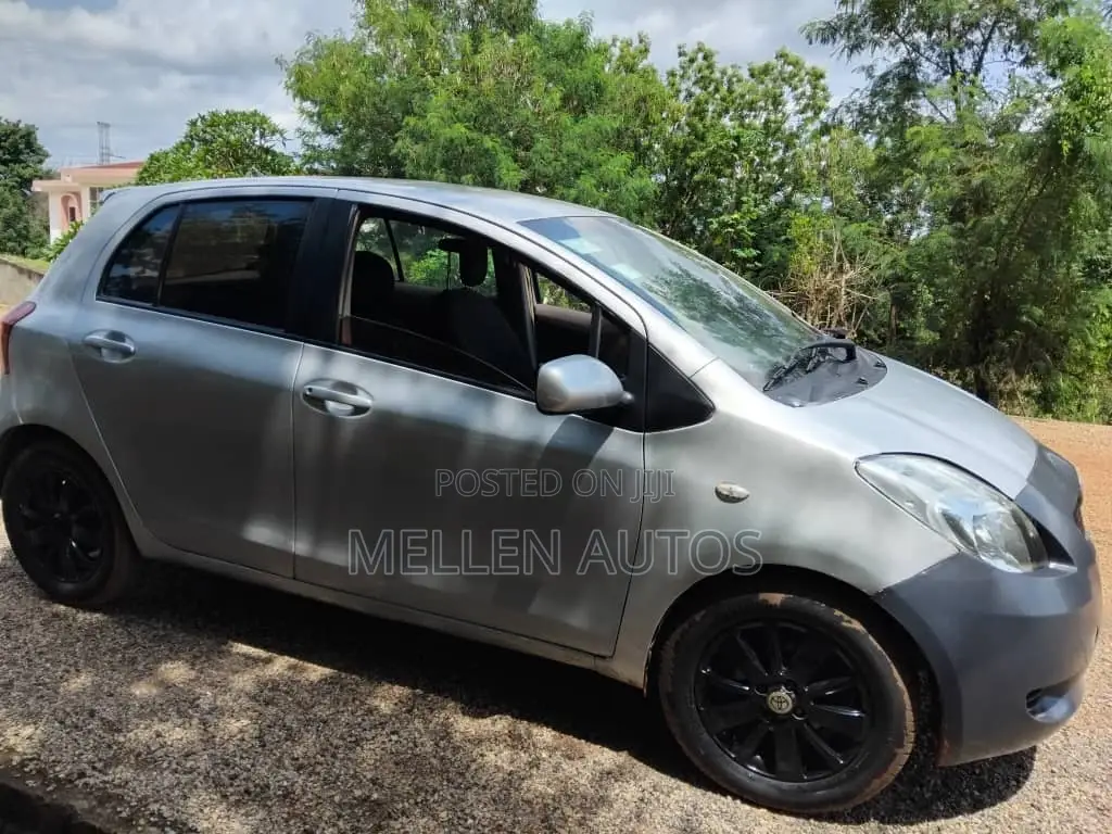 Toyota Yaris Base Hatchback 3dr 2010 Silver