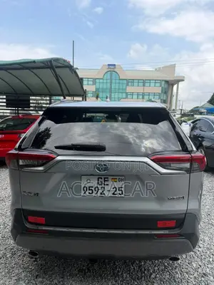 Toyota RAV4 2021 Silver