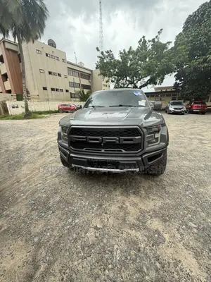 Ford F-150 Raptor 4x4 SuperCrew Cab Styleside 5.5 ft. box 145 in. WB
