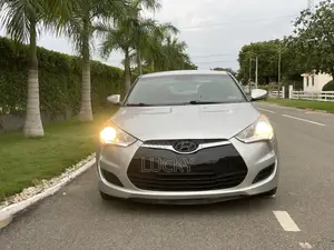 Hyundai Veloster 3dr Hatchback w/Black Interior (1.6L 4cyl 6AM) 2015