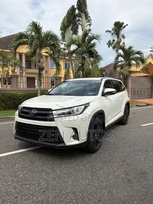 Toyota Highlander SE 2019 White