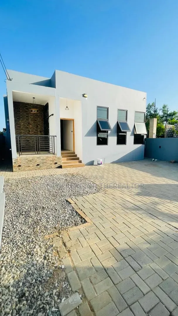 3bdrm House in Pokuase for sale