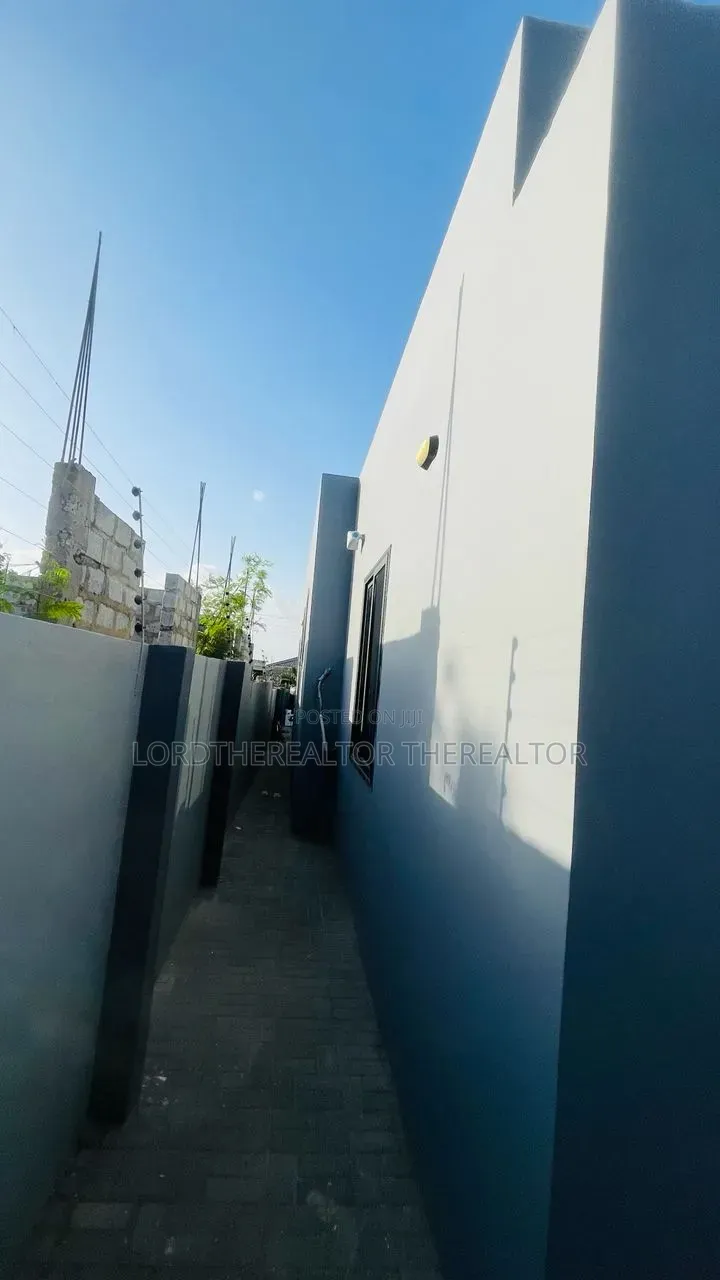 3bdrm House in Pokuase for sale