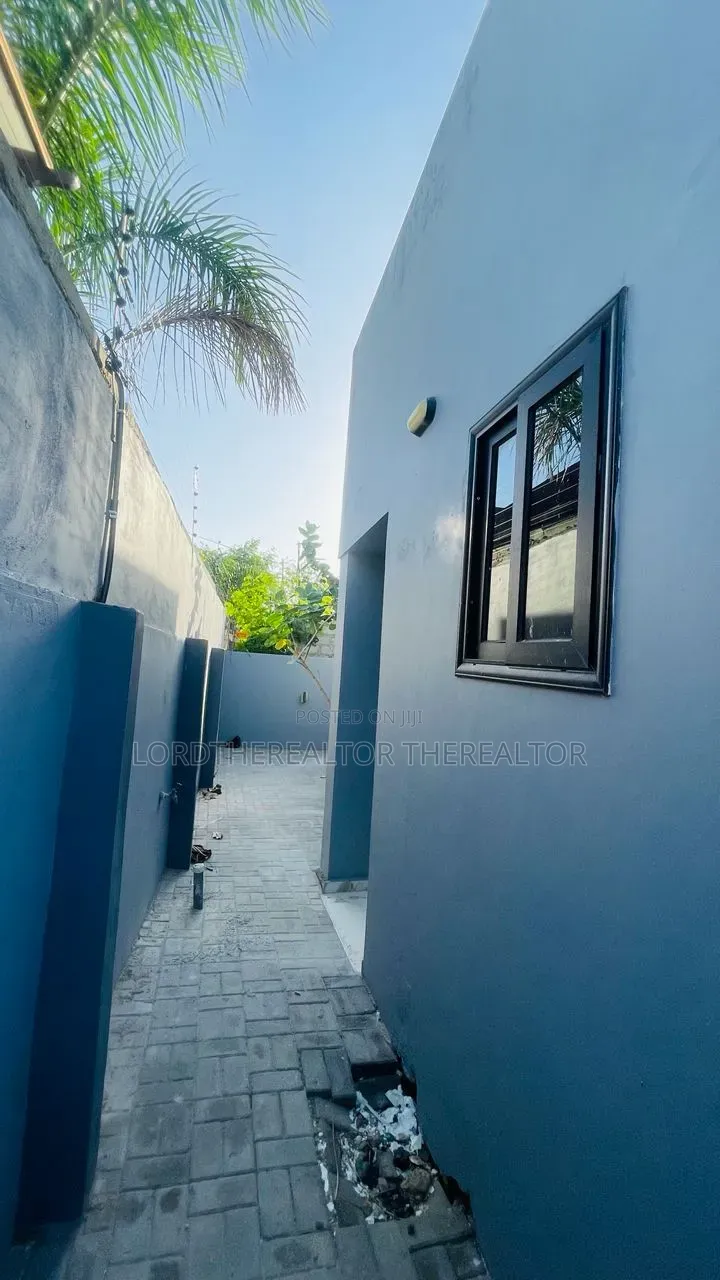 3bdrm House in Pokuase for sale