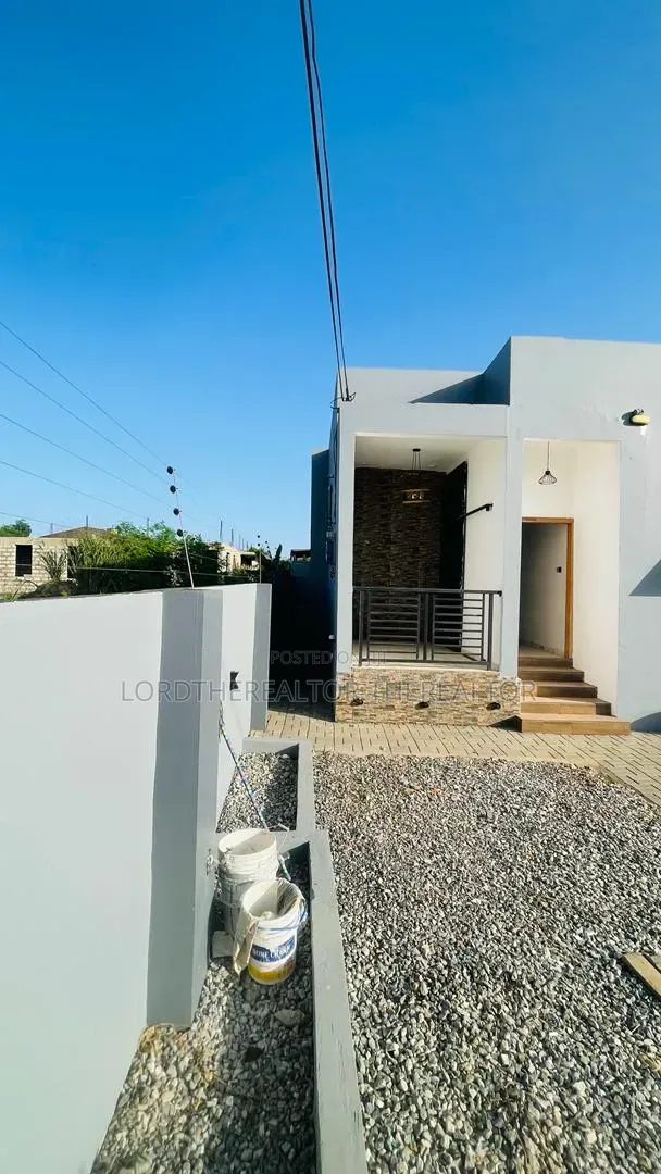 3bdrm House in Pokuase for sale