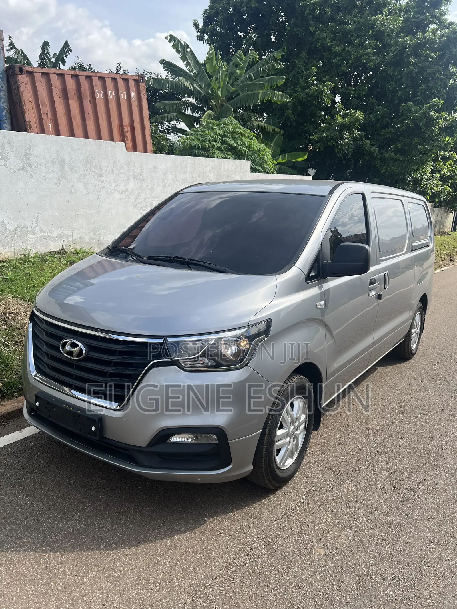 Hyundai H1 2019 Gray