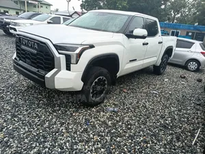 Toyota Tundra SR5 2022 White