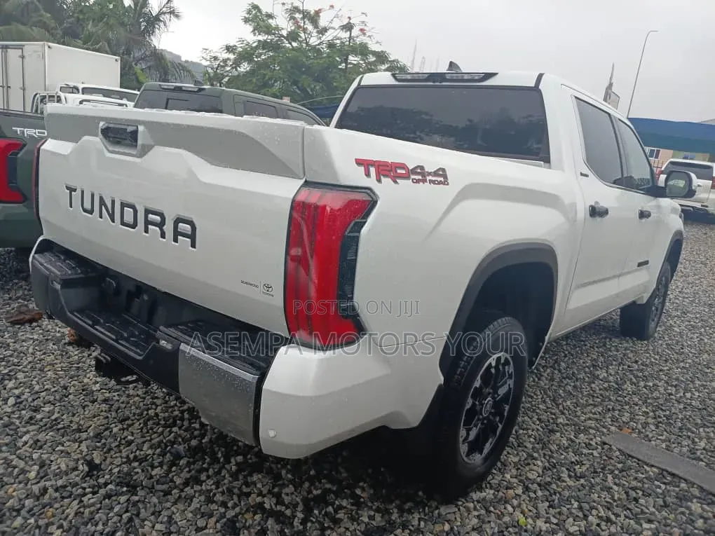 Toyota Tundra SR5 2022 White