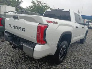 Toyota Tundra SR5 2022 White