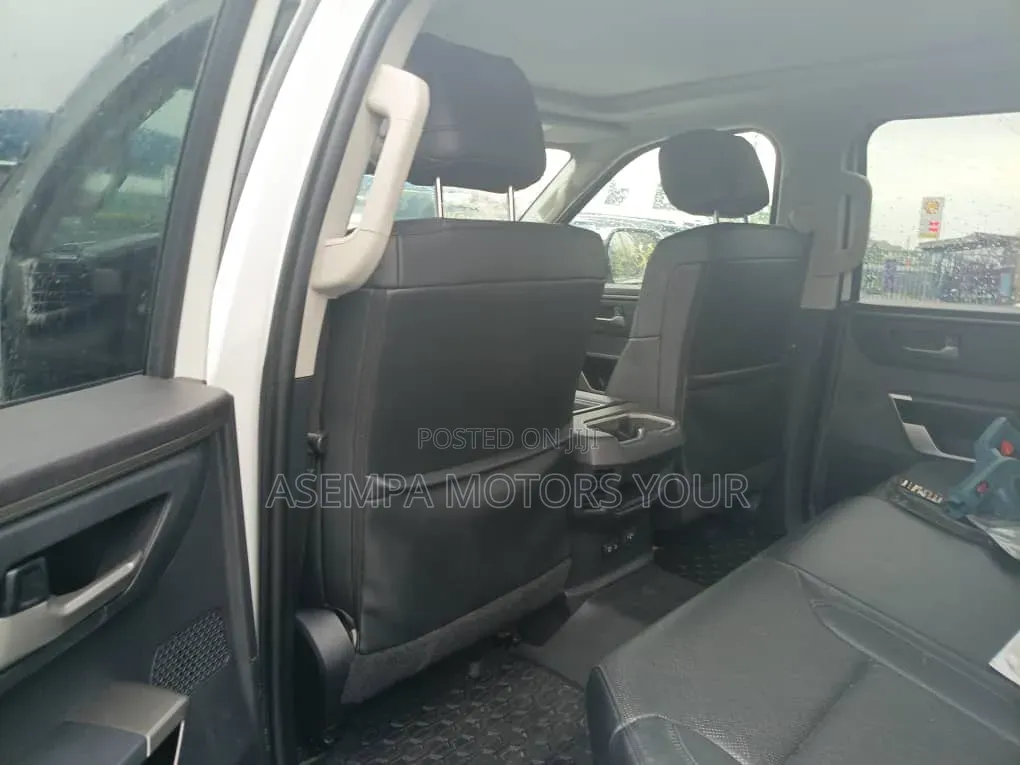 Toyota Tundra SR5 2022 White
