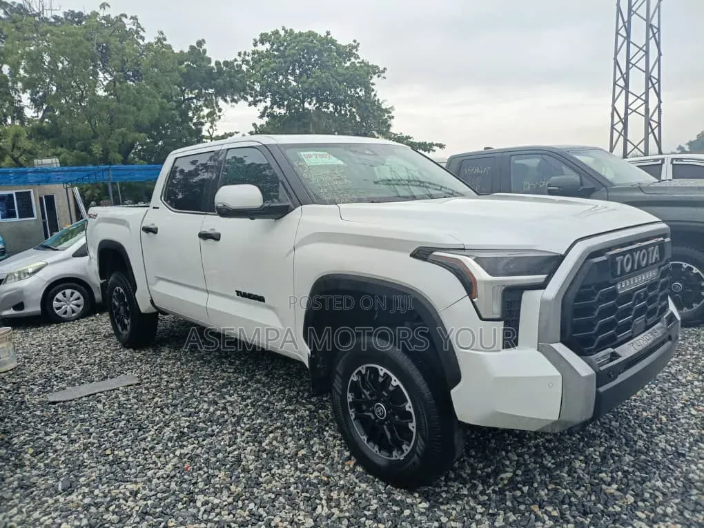 Toyota Tundra SR5 2022 White