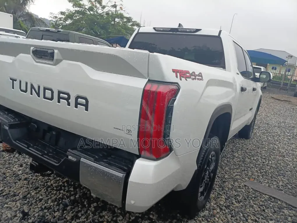 Toyota Tundra SR5 2022 White