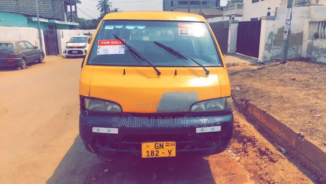 Hyundai H-100 1999 Yellow