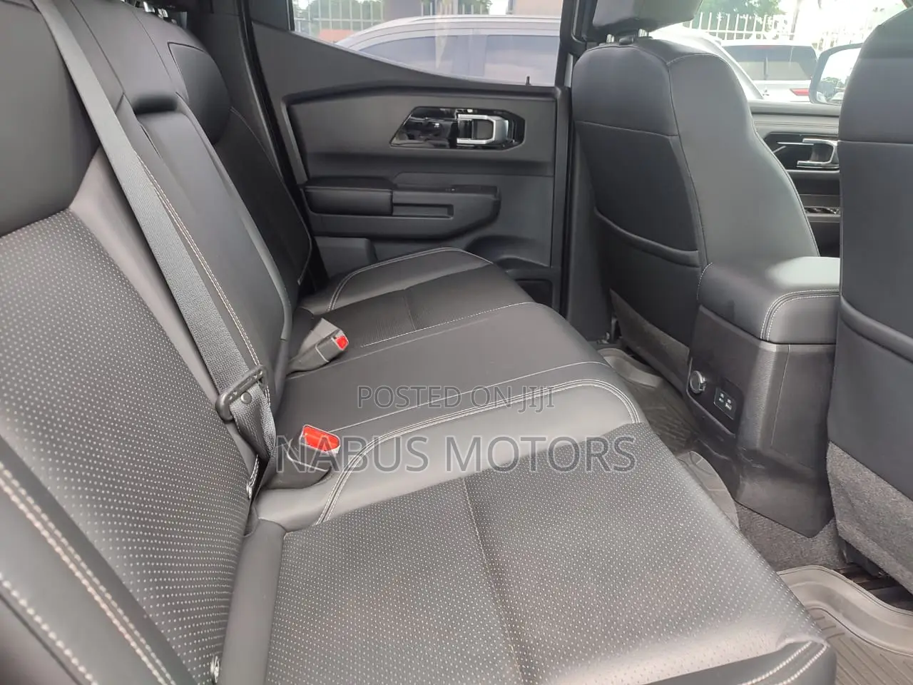 Mitsubishi L200 2025 Gray
